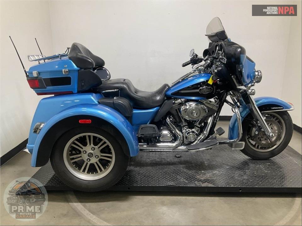 2011 Harley-Davidson FLHTCUTG TRIGLIDE UL CLSC — фото 1