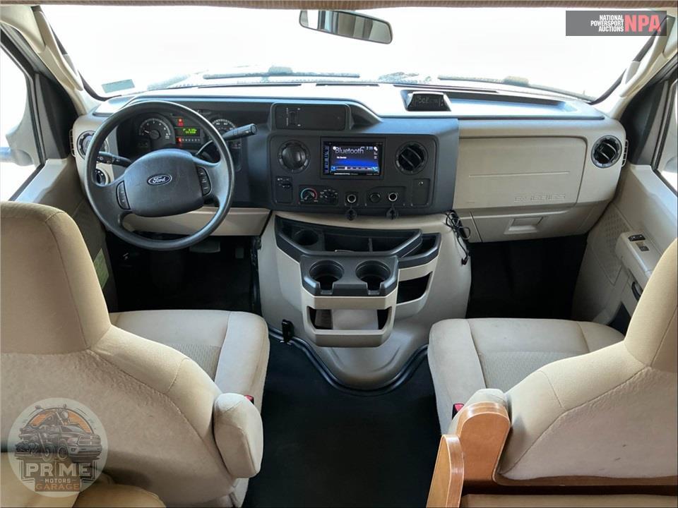 2018 Winnebago M-25B FORD - MINNIE WINNIE SERIES — фото 13