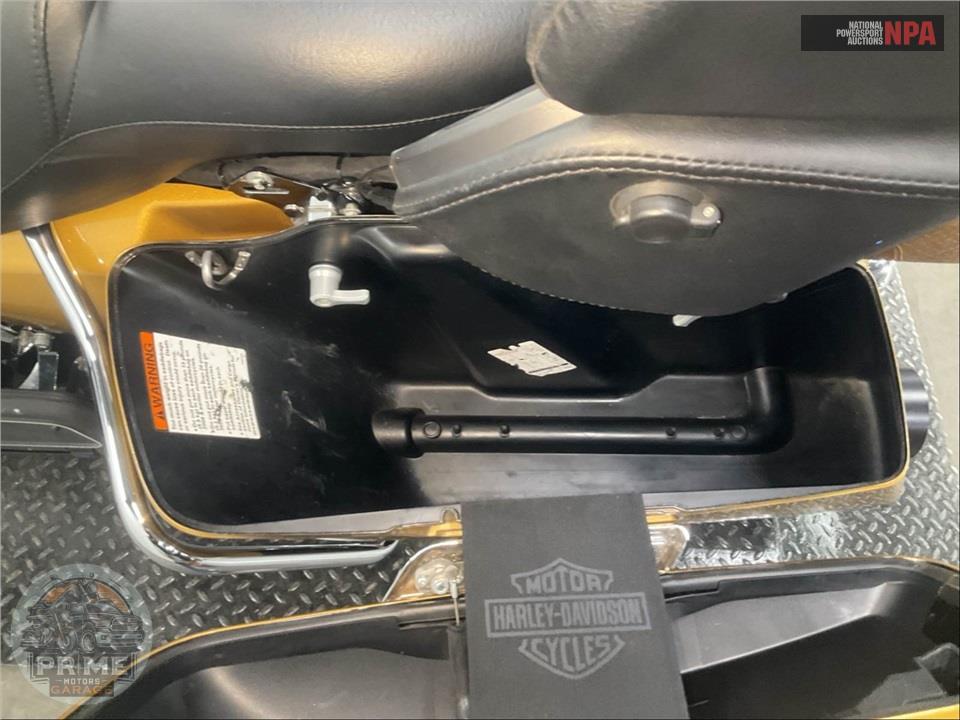 2017 Harley-Davidson FLHTK ULTRA LIMITED — фото 18