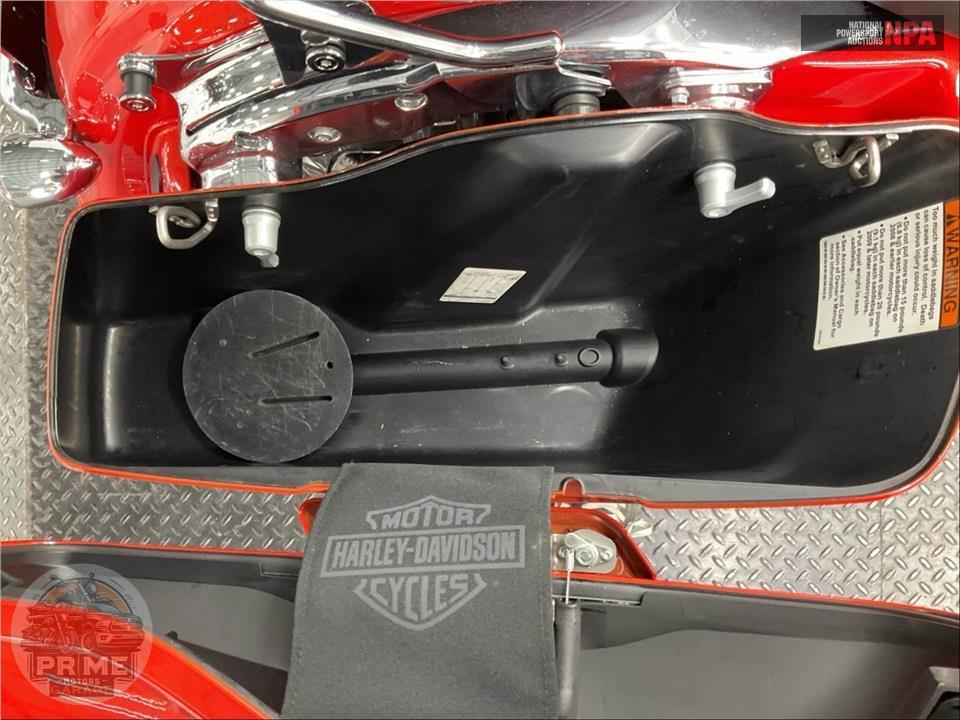 2017 Harley-Davidson FLHXS STREET GLIDE SPECIAL — фото 17