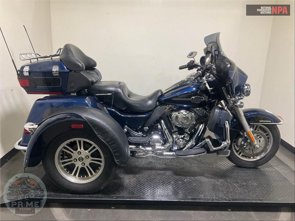 2013 Harley-Davidson FLHTCUTG TRIGLIDE UL CLSC — фото 1