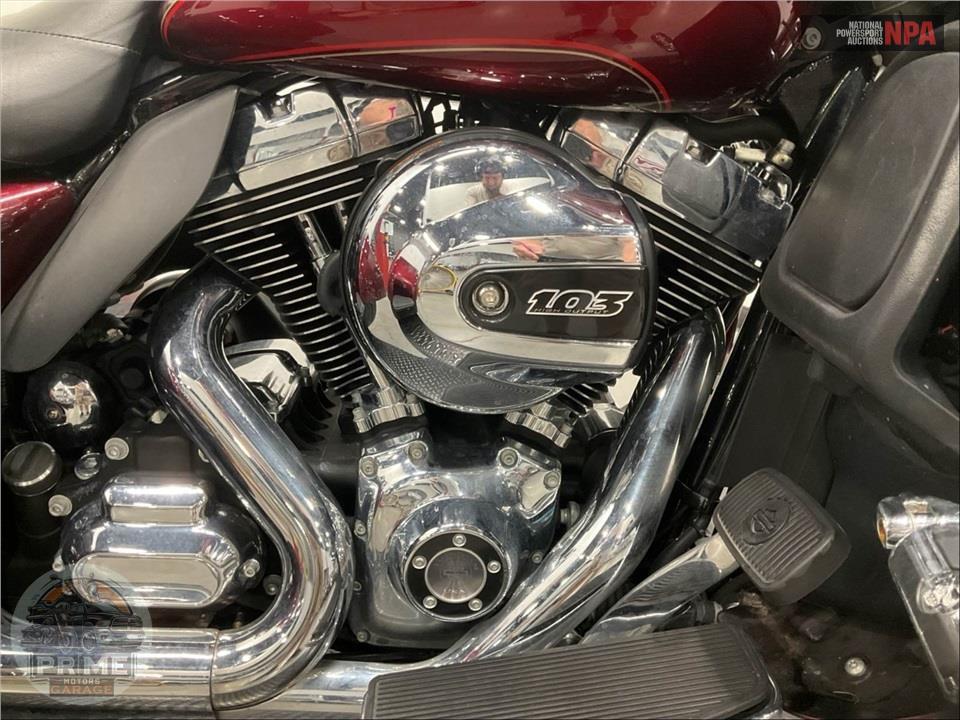 2016 Harley-Davidson FLHTCUTG TRIGLIDE ULTRA CLASSIC — фото 6