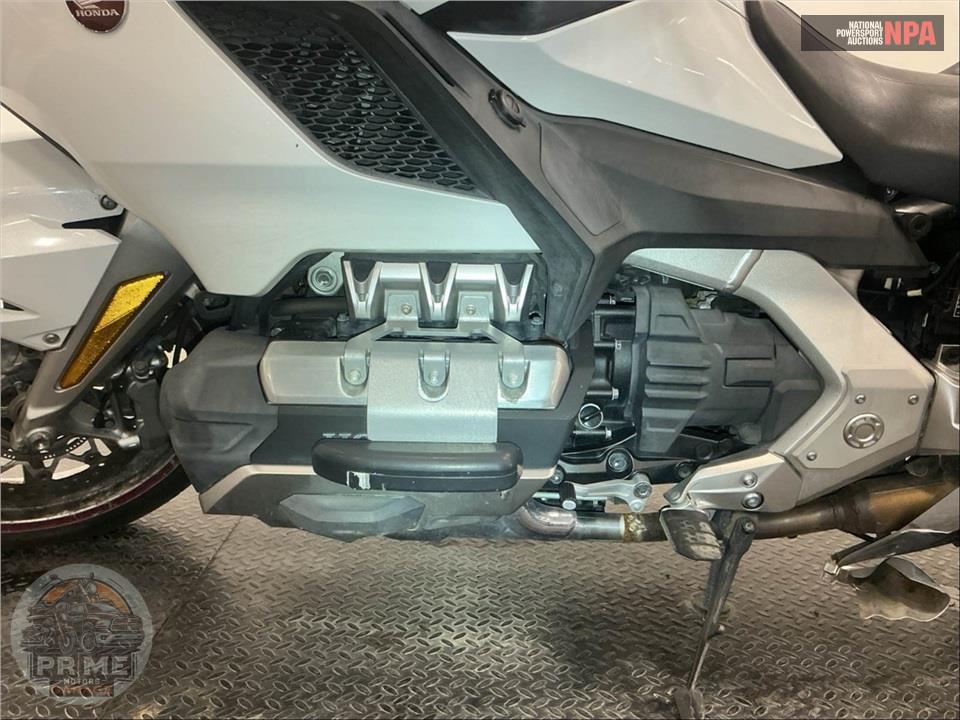 2018 Honda GL1800 GOLDWING TOUR (WHITE) — фото 7