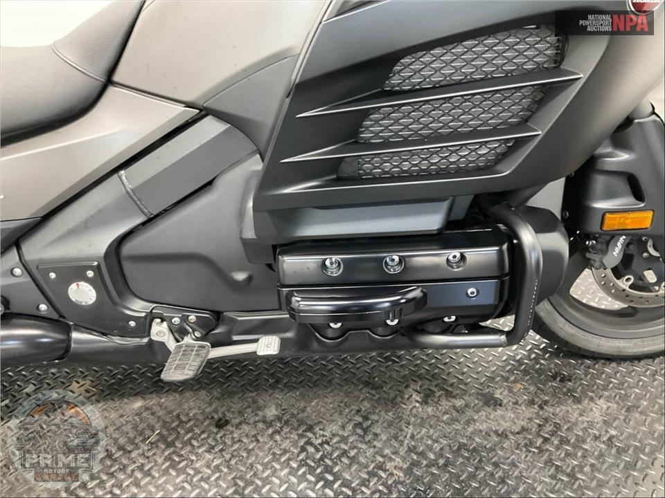 2016 Honda GL1800BDG GOLDWING F6B DELUXE — фото 6