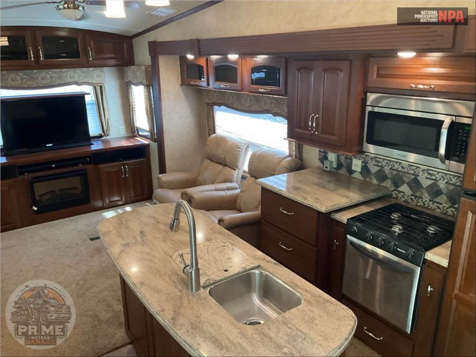 2013 Cedar Creek M-36RE - FIFTH WHEEL SERIES — фото 6