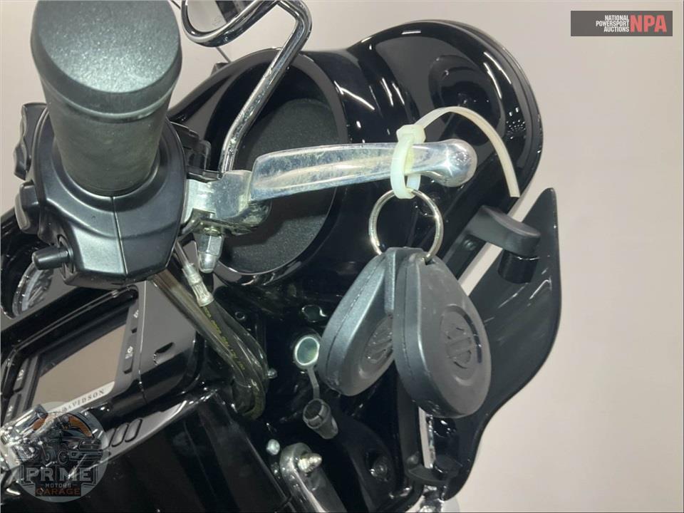 2017 Harley-Davidson FLHTK ULTRA LIMITED — фото 10