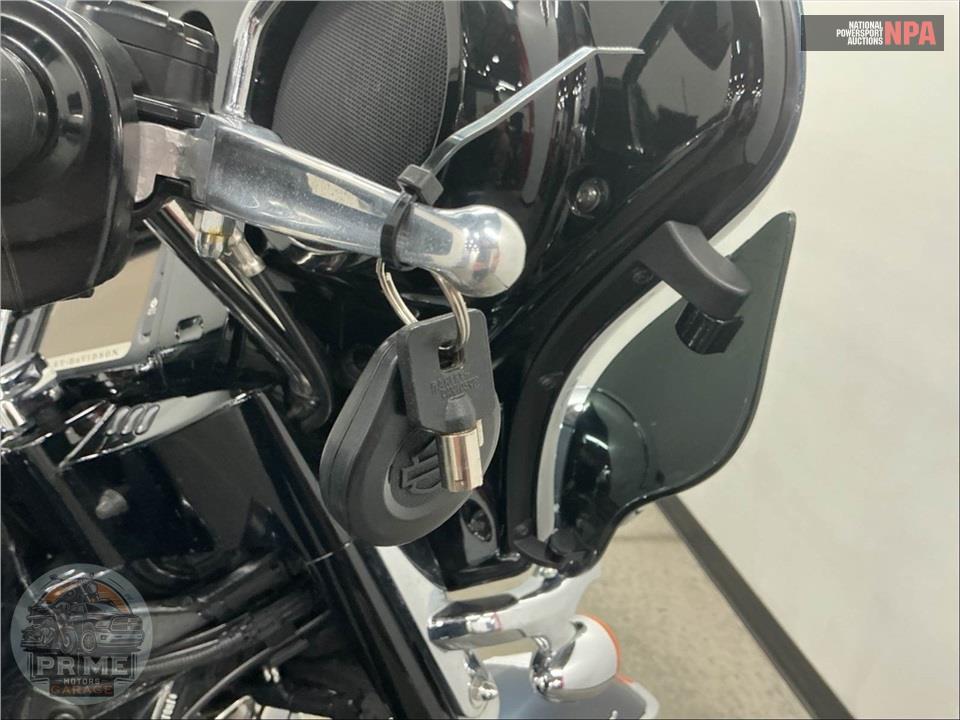 2016 Harley-Davidson FLHTK ELECTRA GLIDE ULTRA LIMITED — фото 10