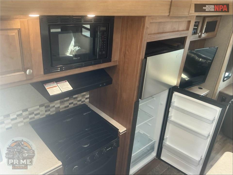 2017 Rockwood By Forest River M-8288WSA - SIGNATURE ULTRA LITE FIFTH WHEEL SERIES — фото 19