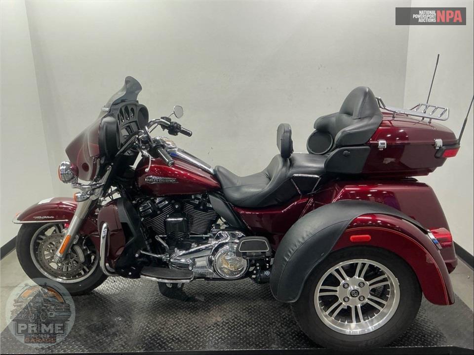 2017 Harley-Davidson FLHTCUTG TRIGLIDE ULTRA CLASSIC — фото 3