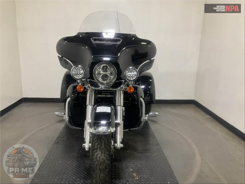 2022 Harley-Davidson FLHTCUTG TRI GLIDE ULTRA CLASSIC — фото 2
