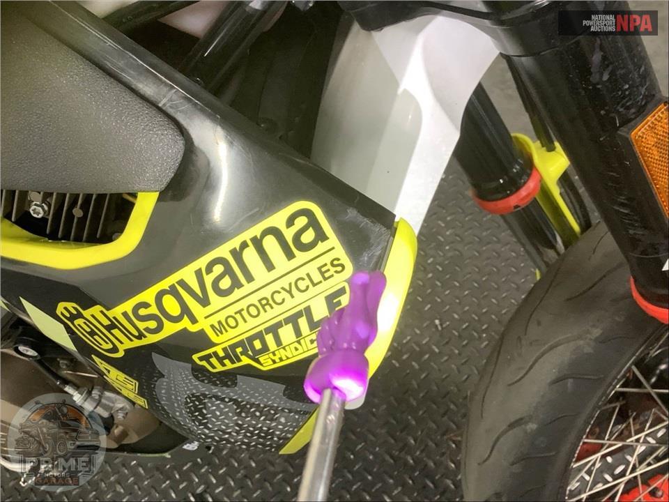 2023 Husqvarna 701 SUPERMOTO — фото 17