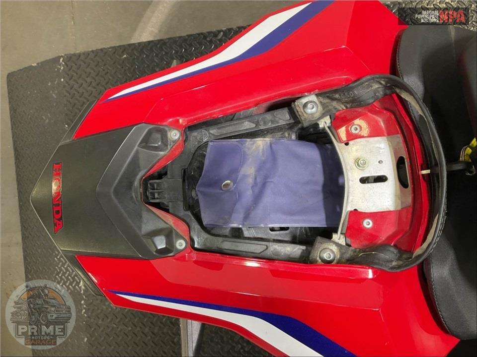 2023 Honda CBR1000RR — фото 15