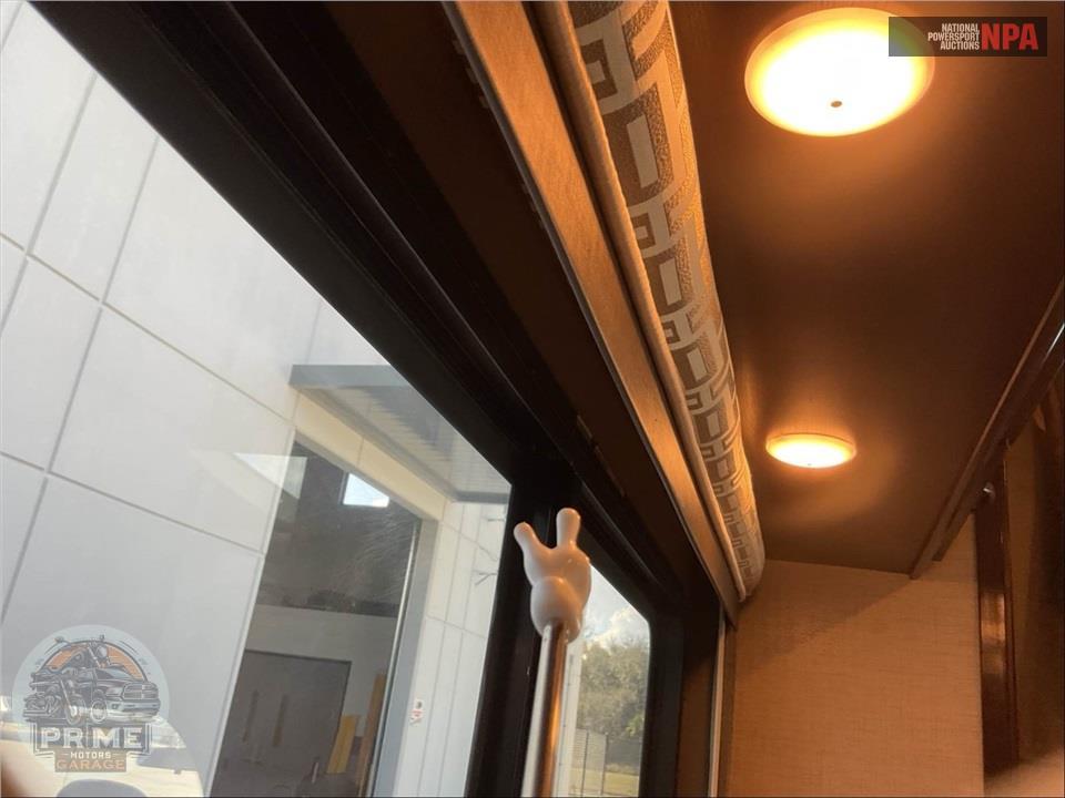 2018 Thor Motor Coach WS31 E450-V10 - QUANTUM SERIES — фото 28
