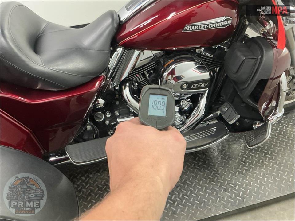 2016 Harley-Davidson FLHTCUTG TRIGLIDE ULTRA CLASSIC — фото 8