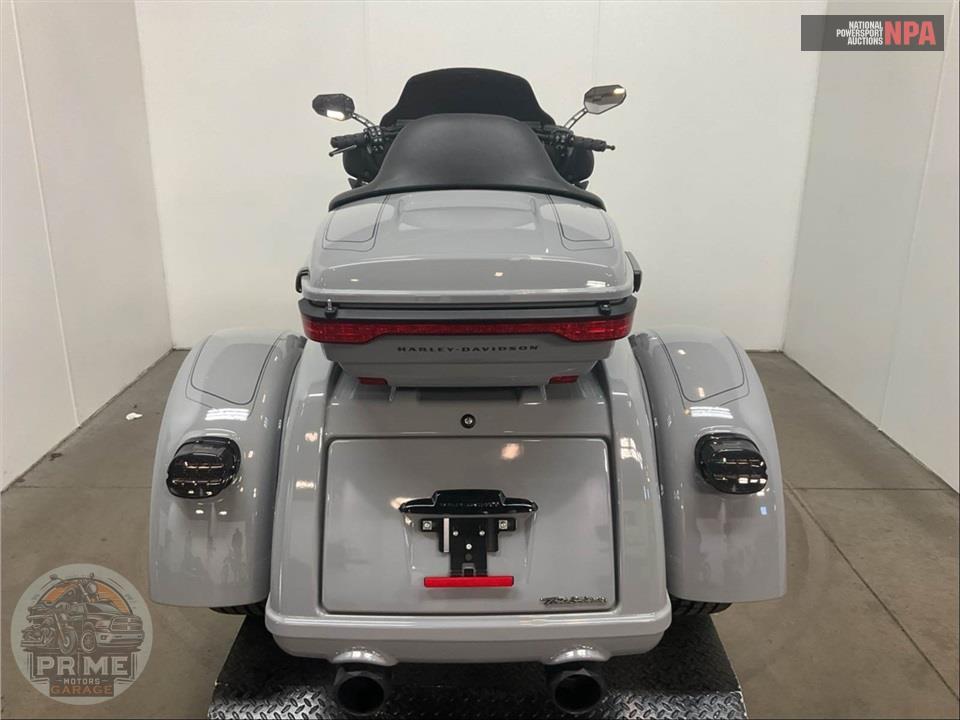 2025 Harley-Davidson FLHTCUTG TRI GLIDE ULTRA CLASSIC — фото 4