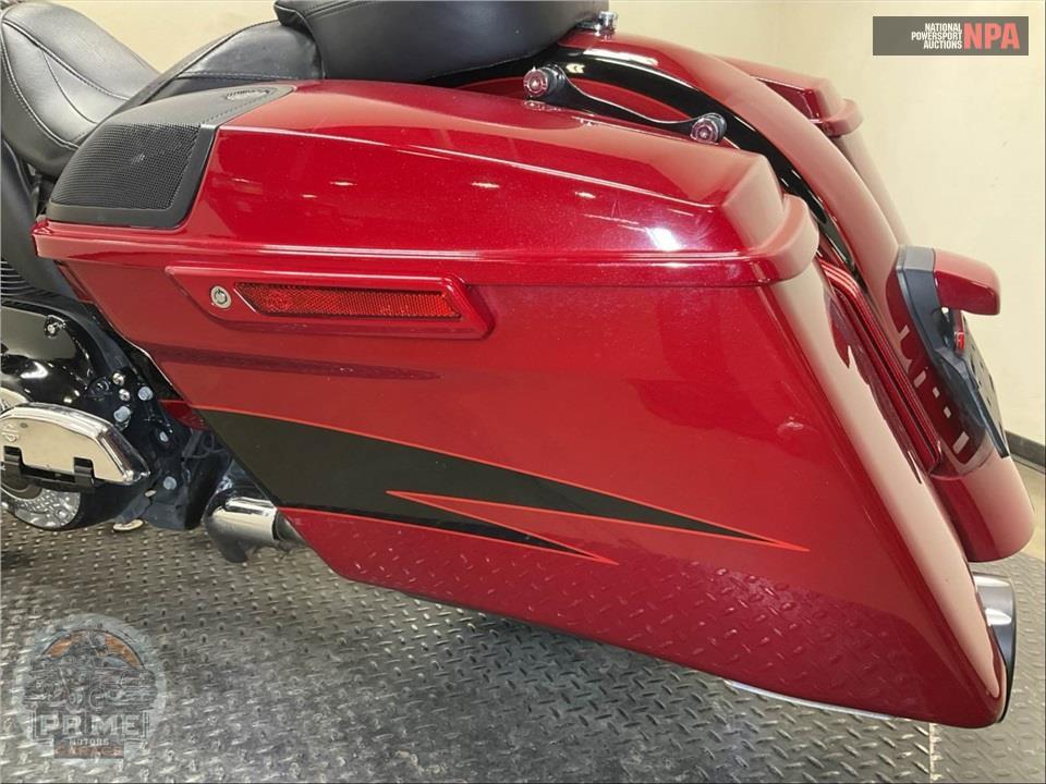 2017 Harley-Davidson FLHXSE CVO STREET GLIDE — фото 20