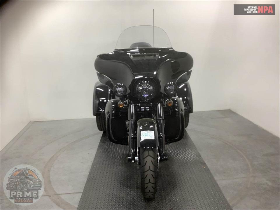 2025 Harley-Davidson FLHTCUTG TRI GLIDE ULTRA CLASSIC — фото 2