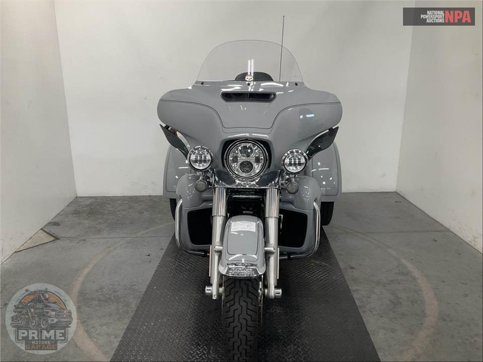 2024 Harley-Davidson FLHTCUTG TRI GLIDE ULTRA CLASSIC — фото 2