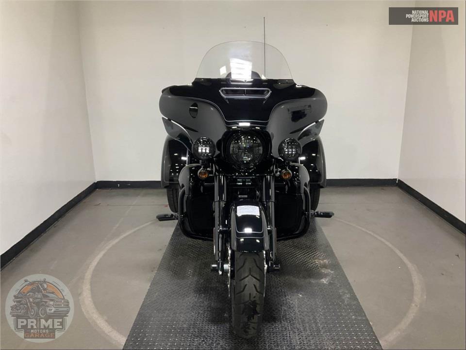2025 Harley-Davidson FLHTCUTG TRI GLIDE ULTRA CLASSIC — фото 2