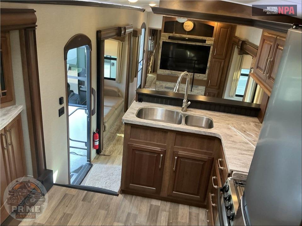 2017 Keystone Rv M-3820 FK MONTANA FIFTH WHEEL SERIES — фото 9