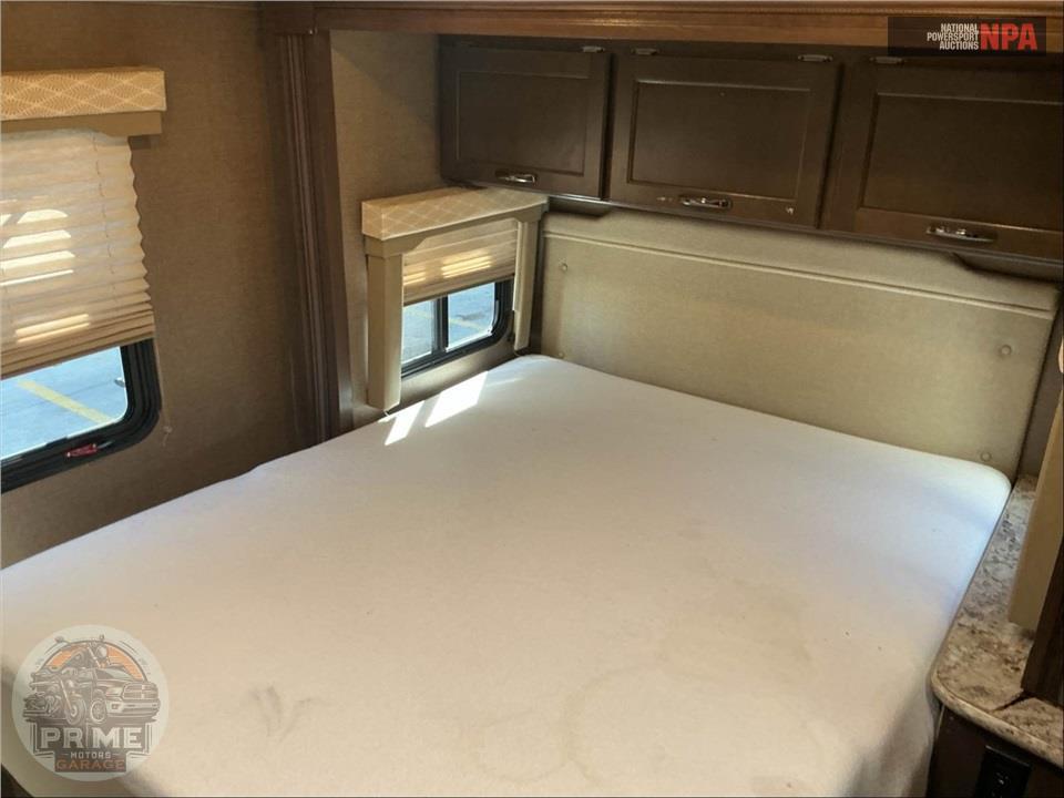 2019 Thor Motor Coach M-22FE E350-V10 - FREEDOM ELITE SERIES — фото 23