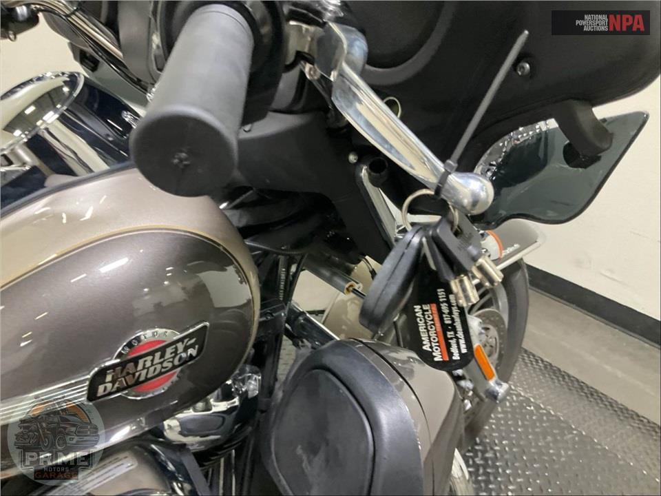 2023 Harley-Davidson FLHTCUTG TRI GLIDE ULTRA CLASSIC — фото 10
