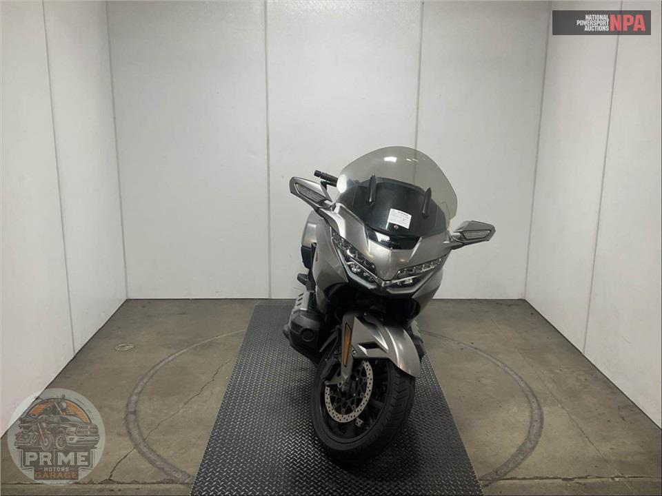 2018 Honda GL1800B GOLDWING (SILVER) — фото 2