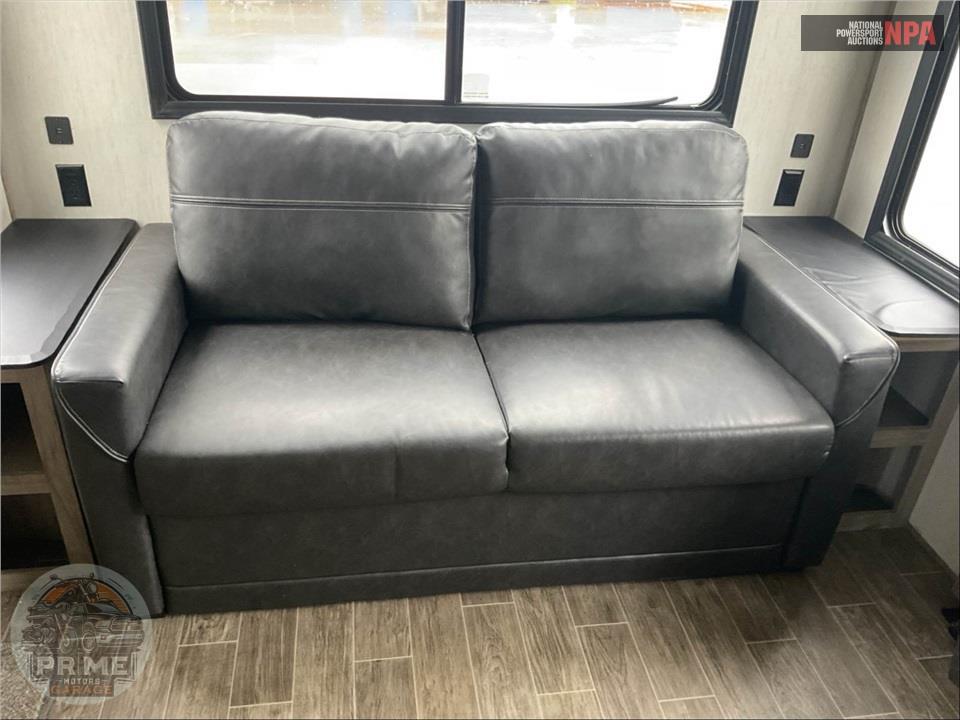 2021 Cherokee By Forest River M-3550SUITE - ARCTIC WOLF FIFTH WHEEL SERIES — фото 12