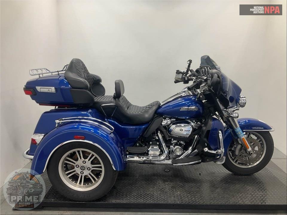 2017 Harley-Davidson FLHTCUTG TRIGLIDE ULTRA CLASSIC — фото 1