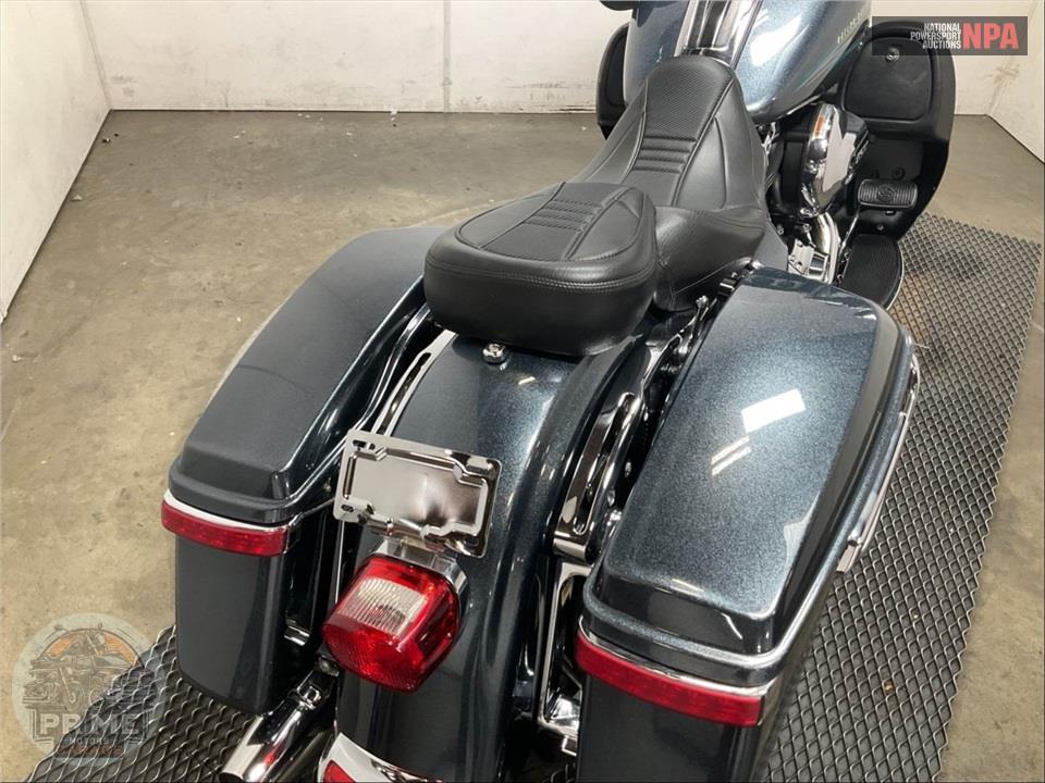 2015 Harley-Davidson FLHTCUL ULTRA CLASSIC LOW — фото 27
