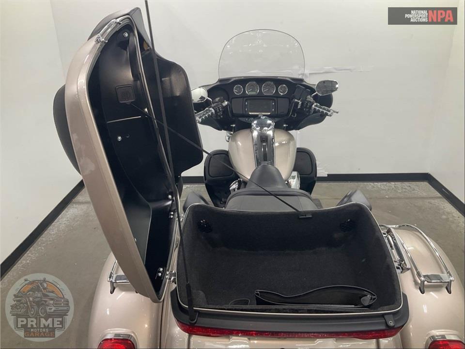 2018 Harley-Davidson FLHTCUTG TRI GLIDE ULTRA — фото 22