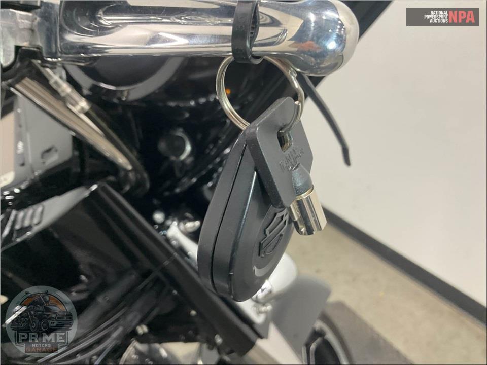 2017 Harley-Davidson FLHXS STREET GLIDE SPECIAL — фото 11