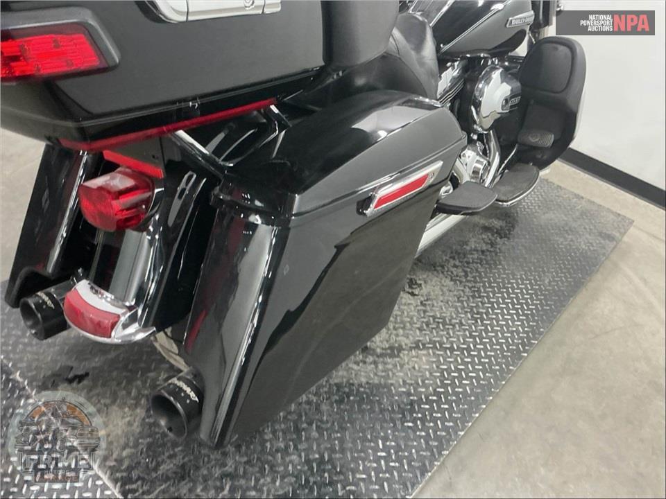 2015 Harley-Davidson FLHTCU ULTRA CLASSIC ELECTRA GLIDE — фото 14
