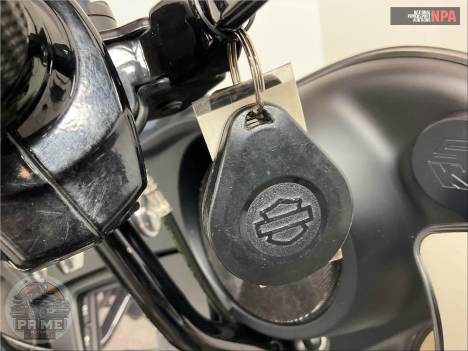 2017 Harley-Davidson FLHXS STREET GLIDE SPECIAL — фото 12