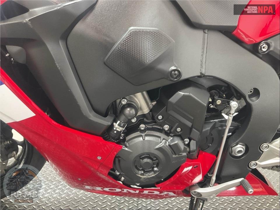 2023 Honda CBR1000RR — фото 7