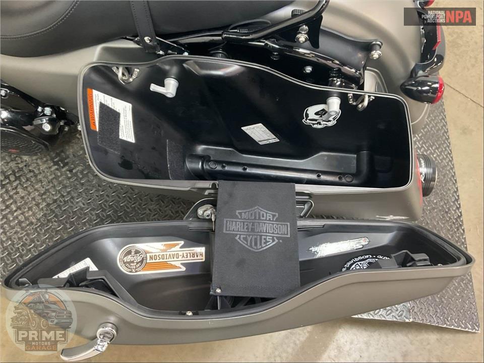 2018 Harley-Davidson FLHRXS ROAD KING SPECIAL — фото 17