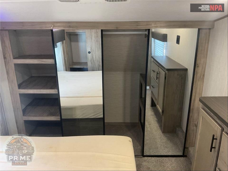 2021 Cherokee By Forest River M-3550SUITE - ARCTIC WOLF FIFTH WHEEL SERIES — фото 11