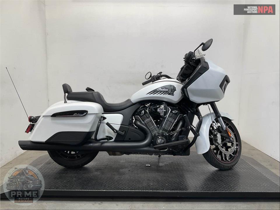 2021 INDIAN MOTORCYCLE CHALLENGER DARK HORSE (BLACK/BRONZE SMOKE)