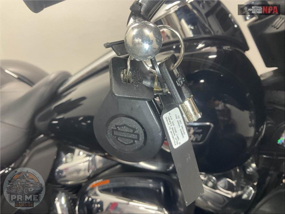2023 Harley-Davidson FLHTCUTG TRI GLIDE ULTRA CLASSIC — фото 11