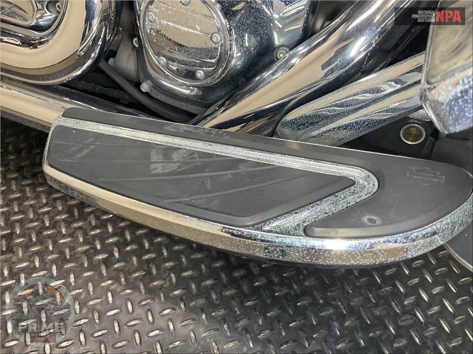 2016 Harley-Davidson FLTRUSE CVO ROAD GLIDE ULTRA — фото 36