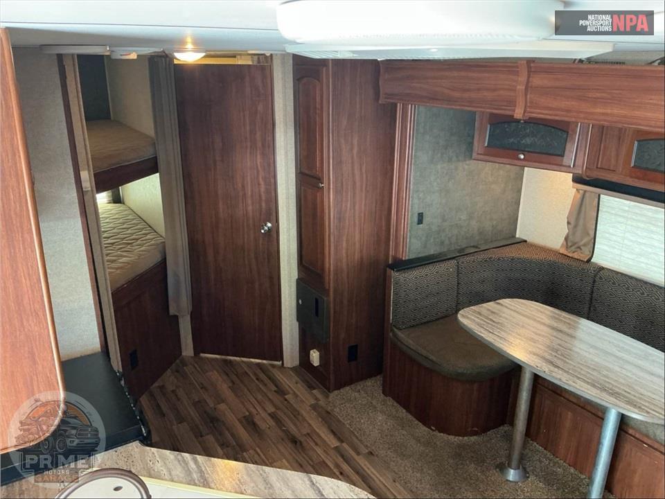 2015 Heartland Rvs M-24BHS - NORTH TRAIL SERIES — фото 6