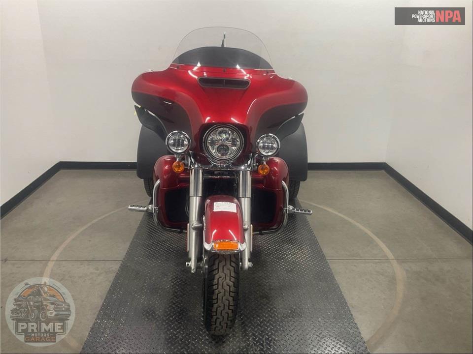 2018 Harley-Davidson FLHTCUTG TRI GLIDE ULTRA — фото 2