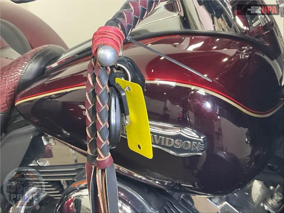 2014 Harley-Davidson FLHTCUTG TRIGLIDE ULTRA CLASSIC — фото 12