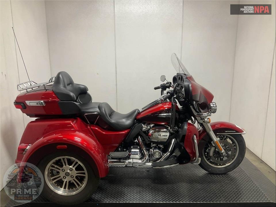 2018 Harley-Davidson FLHTCUTG TRI GLIDE ULTRA — фото 1