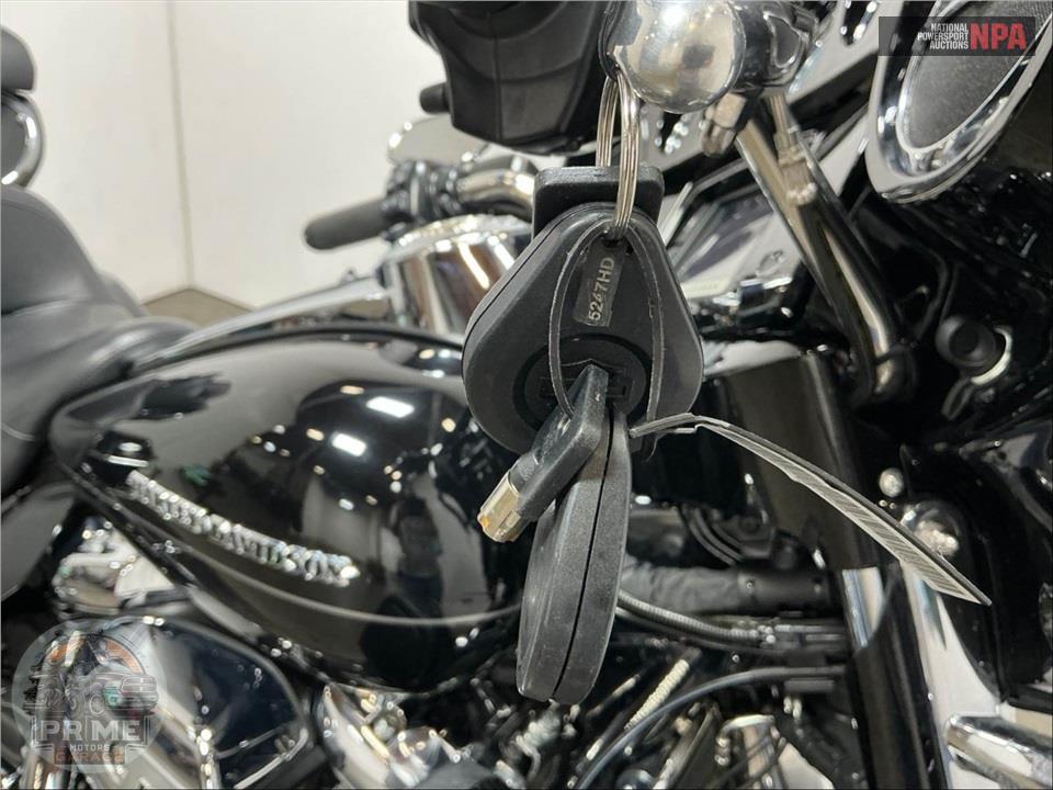 2017 Harley-Davidson FLHTK ULTRA LIMITED — фото 11