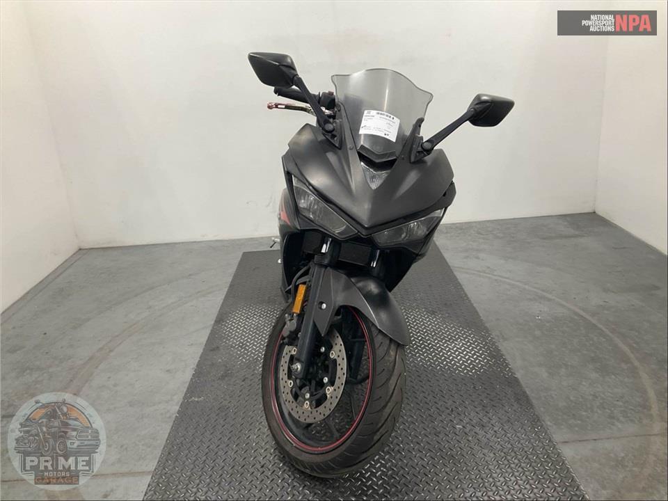 2017 Yamaha YZF-R3 — фото 2