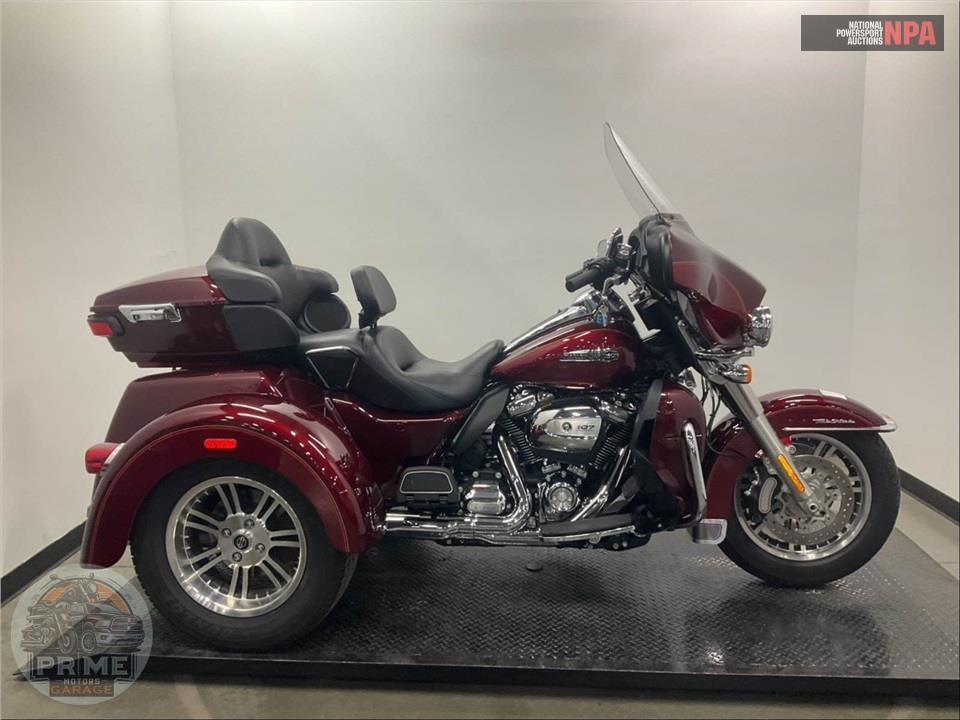 2017 Harley-Davidson FLHTCUTG TRIGLIDE ULTRA CLASSIC — фото 1