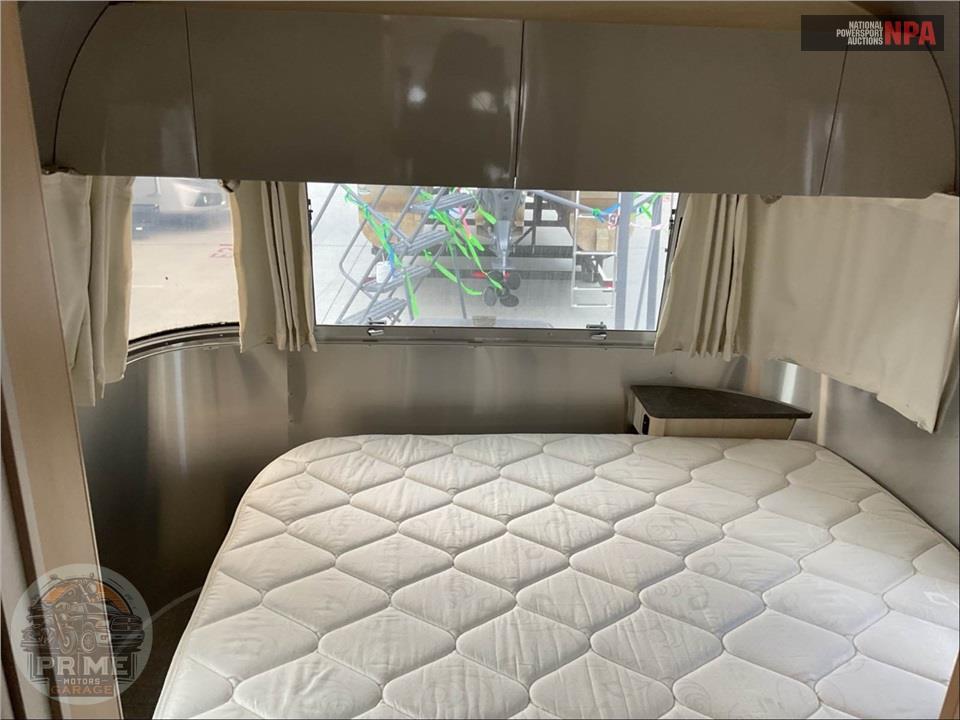 2022 Airstream M-25FB TWIN - FLYING CLOUD SERIES — фото 13
