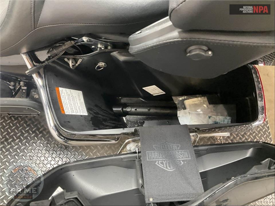 2015 Harley-Davidson FLHTK ELECTRA GLIDE ULTRA LIMITED — фото 20