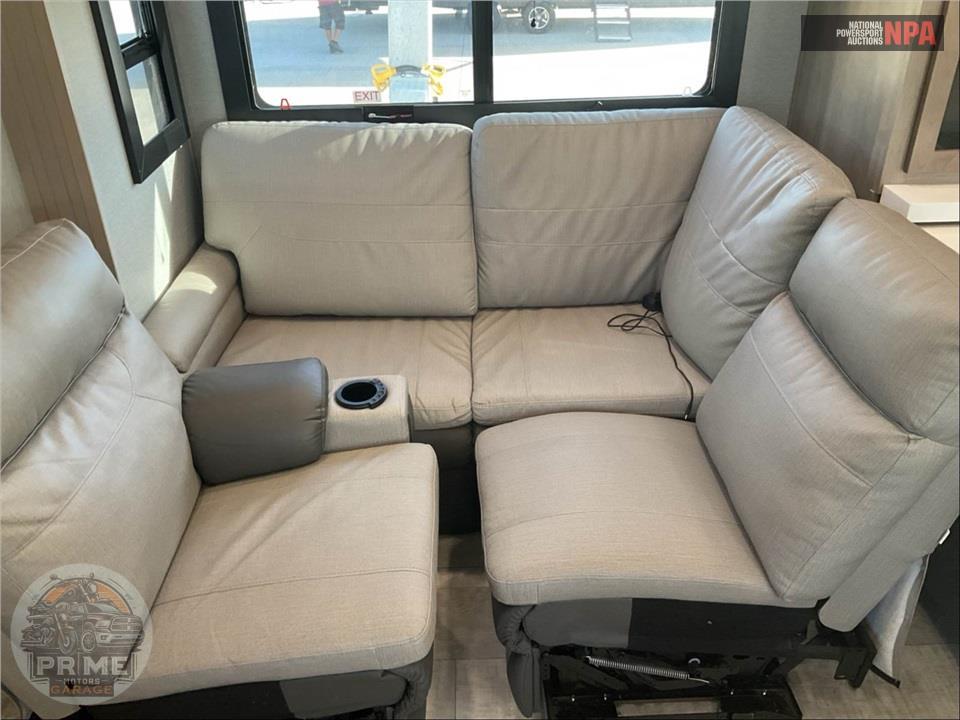 2024 Grand Design Recreational Vehicles M-395MS - MOMENTUM M-CLASS TOY HAULER TOY HAULER SERIES — фото 13